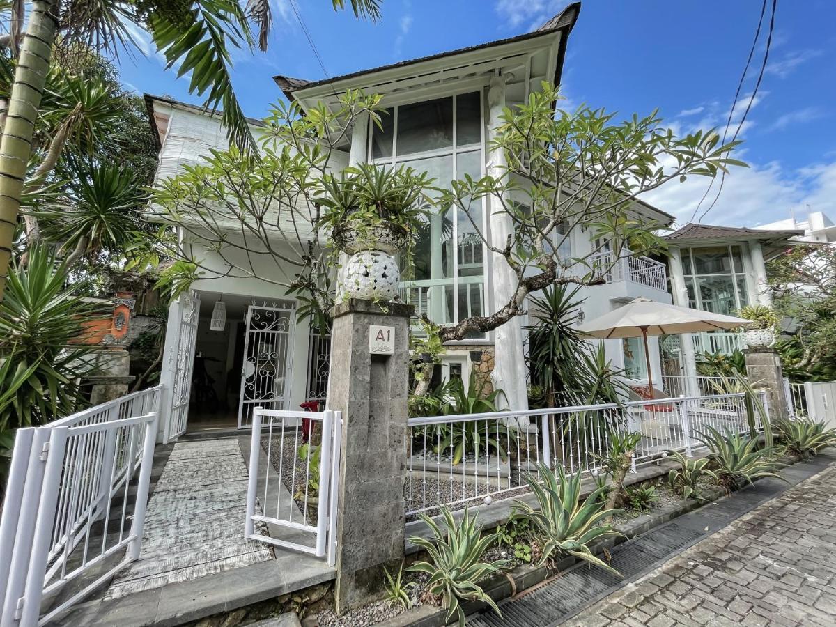 Beach House Canggu - 150M Berawa Beach المظهر الخارجي الصورة