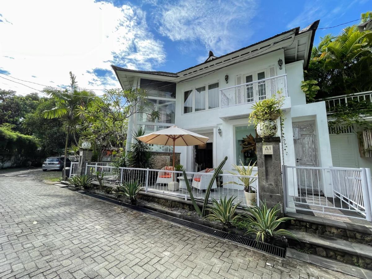 Beach House Canggu - 150M Berawa Beach المظهر الخارجي الصورة
